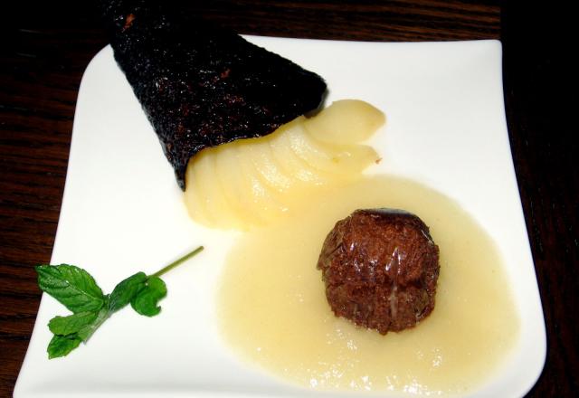 Île au chocolat sur lac de poire et sa tuile garnie