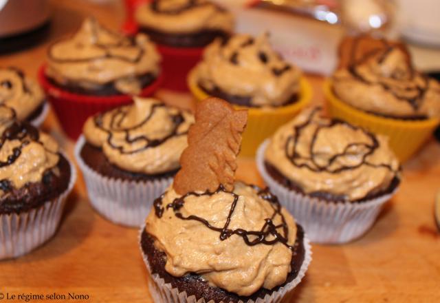 Cupcakes au chocolat avec glaçage aux spéculoos