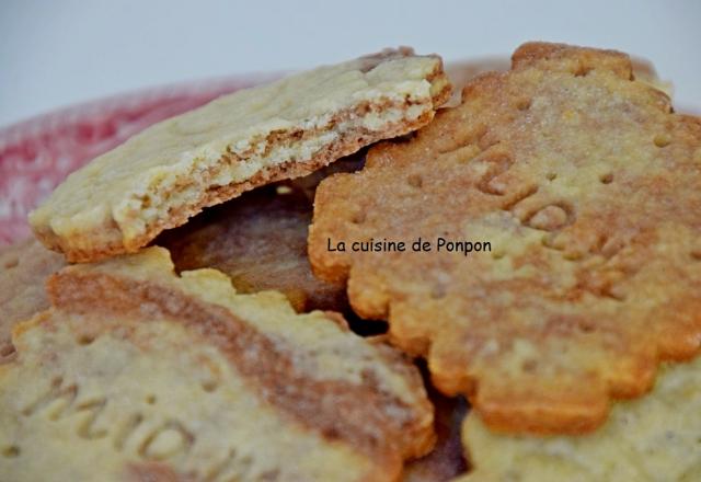 Biscuit aux amandes, poudre de combava et cacao