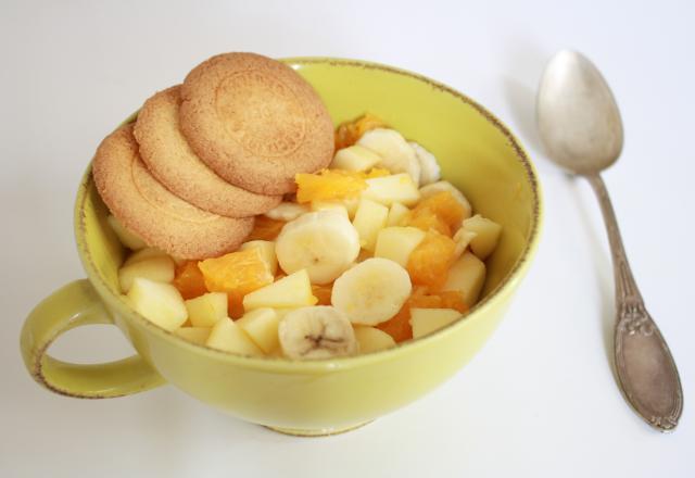 Salade de pomme, orange & banane parfumée à la pêche