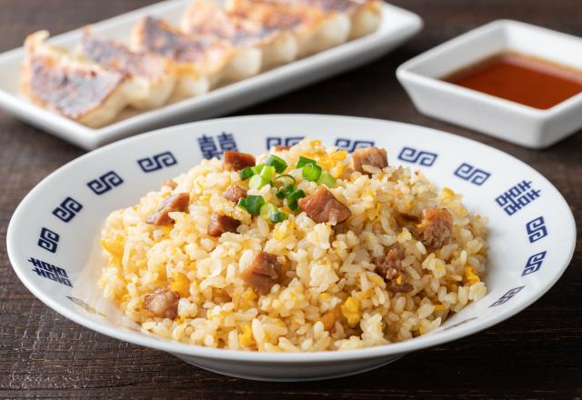 Facile et rapide à faire, Cyril Lignac partage sa recette de riz cantonais, idéale pour les repas du soir !