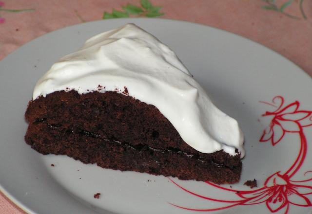 Gâteau au chocolat et framboises à la crème