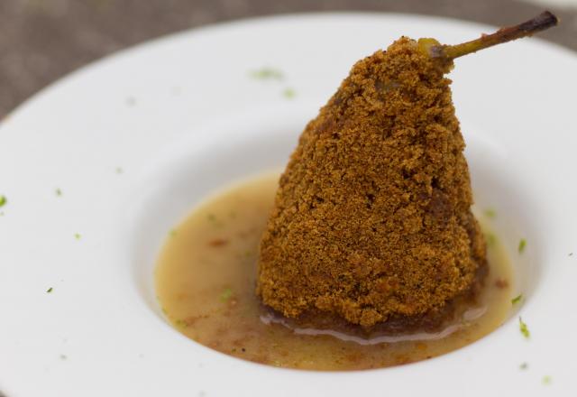 Poires pochées au vin blanc et panées au pain d'épices