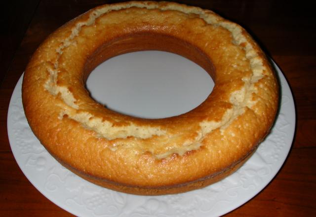 Gâteau au yaourt légèrement croustillant et fondant