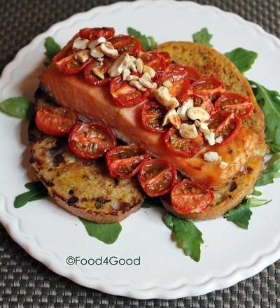 Pavé de Saumon bio et son pain perdu d'épeautre, tomates confites et roquette