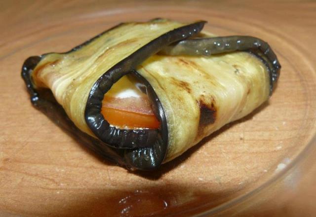 Papillote d'aubergine à la tomate et chèvre