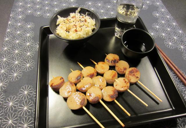 Yakitoris de boudin de Rethel caramélisé à la moutarde de Reims et salade crue de navets boulette de Bussy