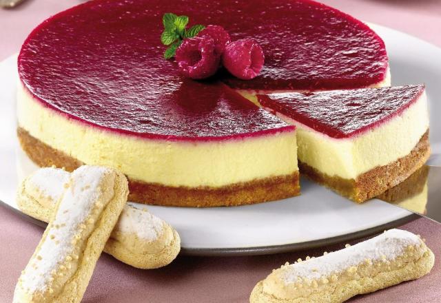 Le cheese cake au coulis de framboises