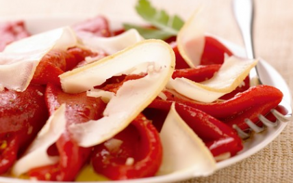 Salade de poivrons confits au fromage de Pur Brebis Pyrénées