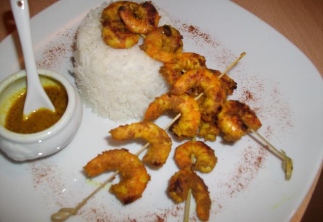 Crevettes sautées au colombo, brochette