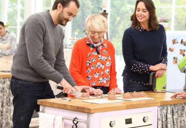 Le Meilleur Pâtissier : les candidats ont-ils leurs recettes avant le tournage ?