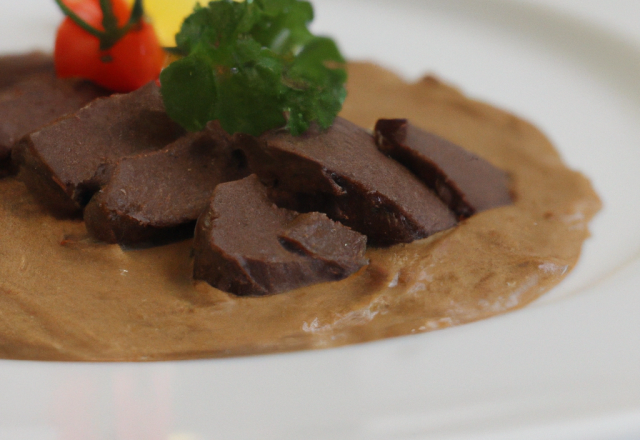 Filet d'autruche au cacao, purée oubliée