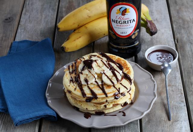 Pancakes au rhum, banane et chocolat