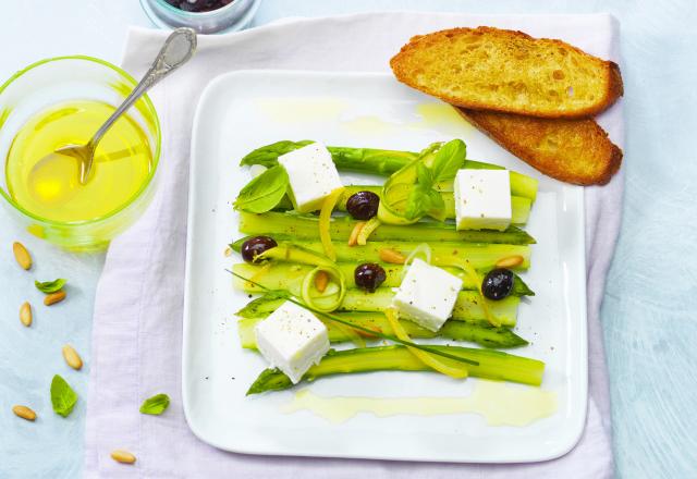 Asperges vertes, olives et citron au Carré Frais 0 % et herbes fraîches