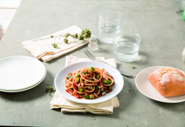 Spaghetti sans gluten à la sauce basilico, thon et courgettes