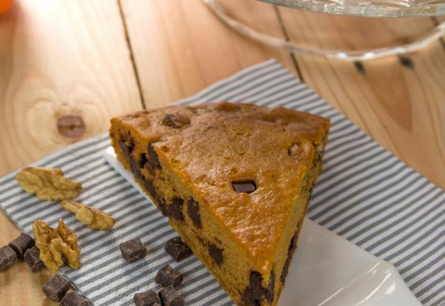 Gâteau épicé au potiron, aux noix et aux pépites de chocolat