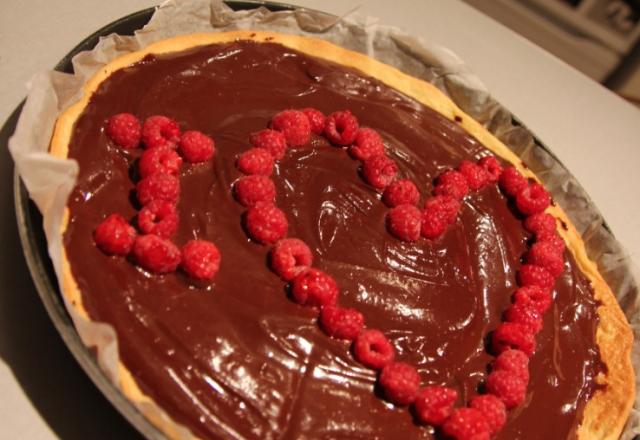 Tarte au chocolat et framboises à la crème de thé