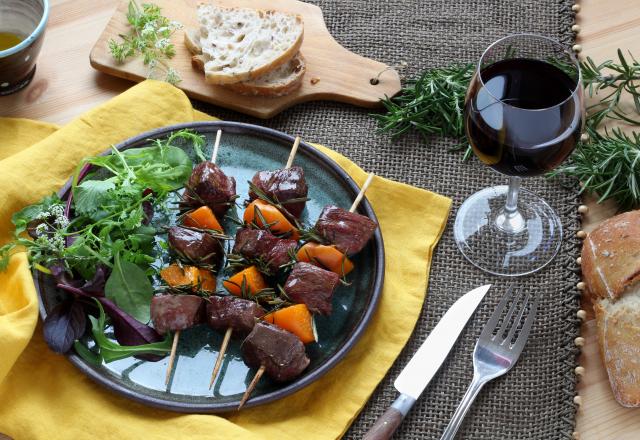 Brochettes de magret de canard du Périgord, abricot et romarin