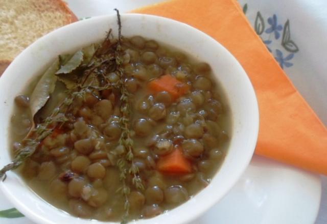 Soupe de lentilles épicée