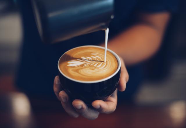 Quel est le meilleur lait à mettre dans son café ? Cette nutritionniste nous donne la réponse