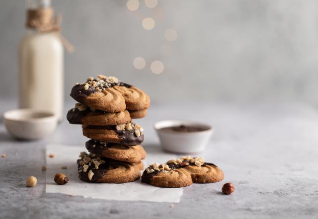 “J’adore !” : voici comment faire les sablés chocolat/noisettes de Christophe Michalak, une recette “très très régressive” !