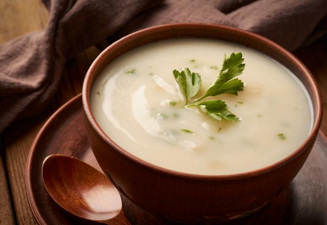 Comment faire un potage Parmentier, une soupe ultra-onctueuse à base de pomme de terre et de poireaux ?