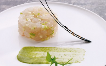 Tartare de flétan blanc, concombre, granny, oseille sauvage