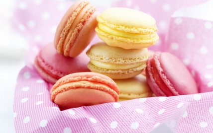 Macarons à l'orange, au citron et à la fraise