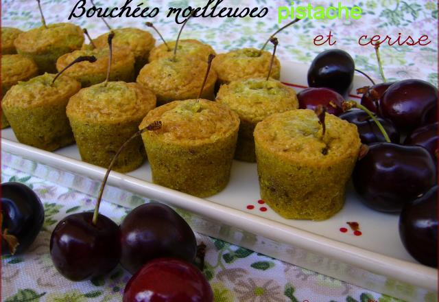 Bouchées moelleuses à la pistache et à la cerise