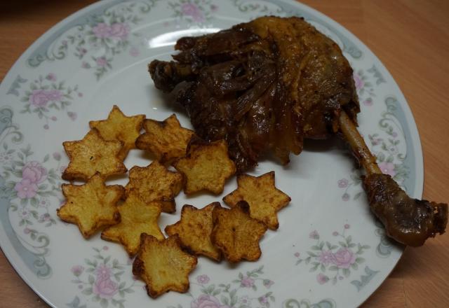 Confit de canard maison et ses étoiles sautées à la graisse de canard