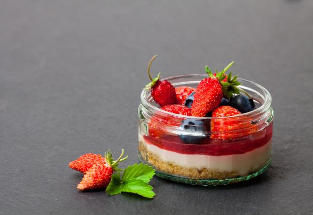 Gâteau sans cuisson : Cyril Lignac partage sa recette de cheesecake aux fruits rouges parfait à faire quand il fait chaud