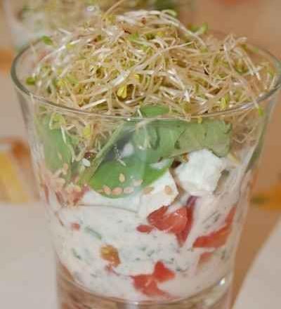 Verrine tomate-feta et alfalfa