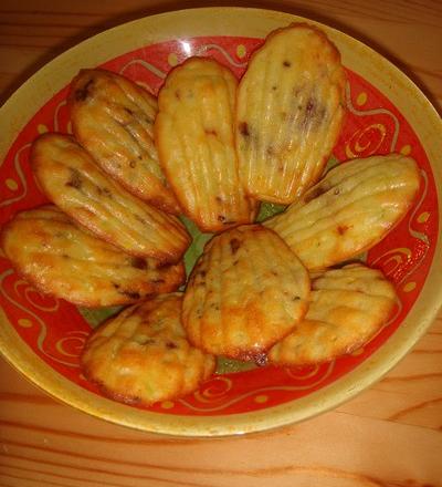 Madeleines aux courgettes fondantes, tomates séchées et huile de sésame