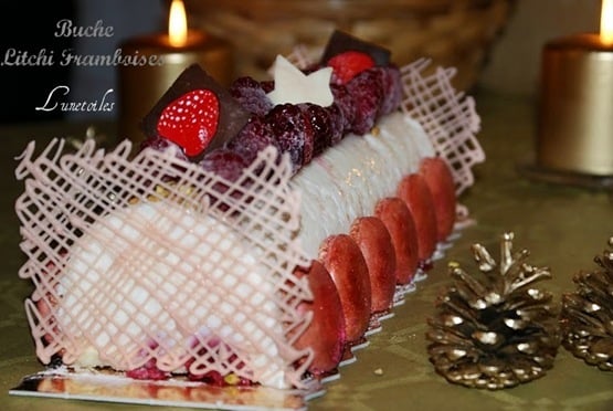 Bûche litchi framboises