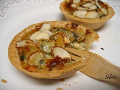 Mini tartelettes aux moules, bleu et amandes