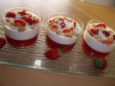 Tiramisu fraise au crumble de chocolat blanc