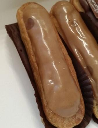 Eclair au café