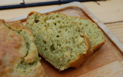 Cake au pesto et aux pignons de pin