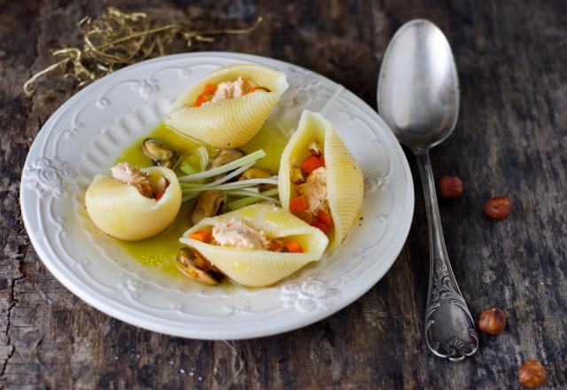 Conchiglioni à la rillette de saumon sur nage de poireau aux moules