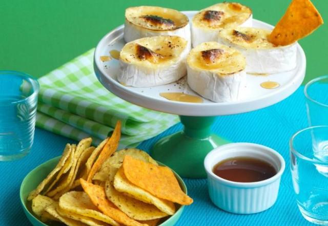 Dips de tortillas et fondue de camembert