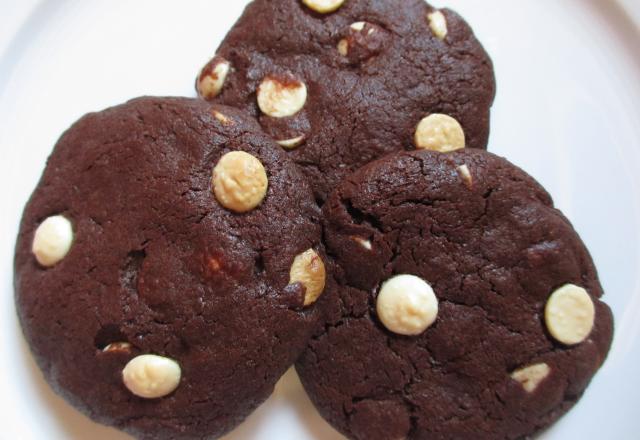 Cookies chocolatés aux pépites de chocolat blanc