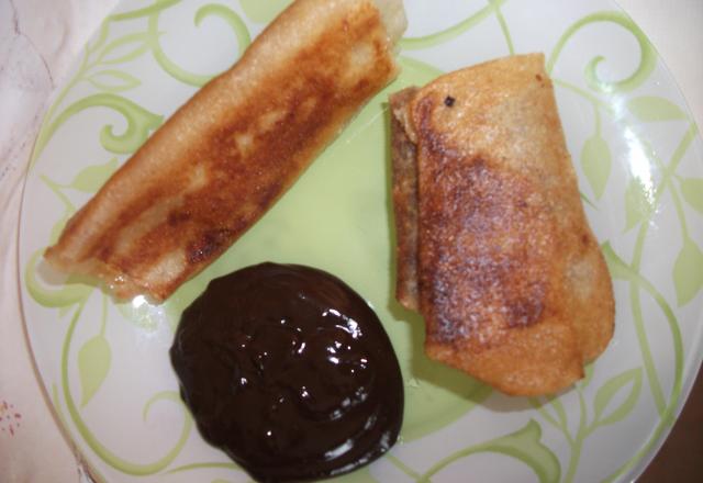 Nems à la banane et sauce chocolat