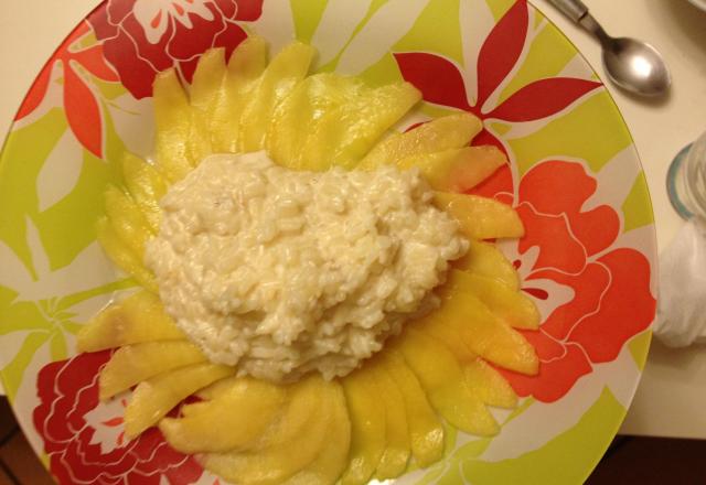 Riz au lait de coco sur carpaccio de mangue