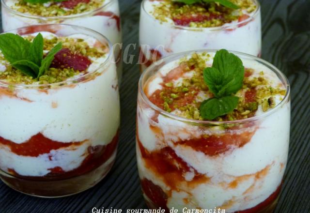 Verrine de fraises au mascarpone vanillé et à la liqueur de framboises