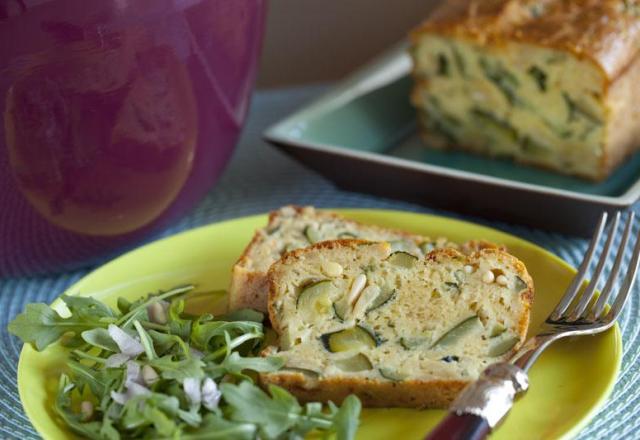 Cake courgettes menthe feta pignons