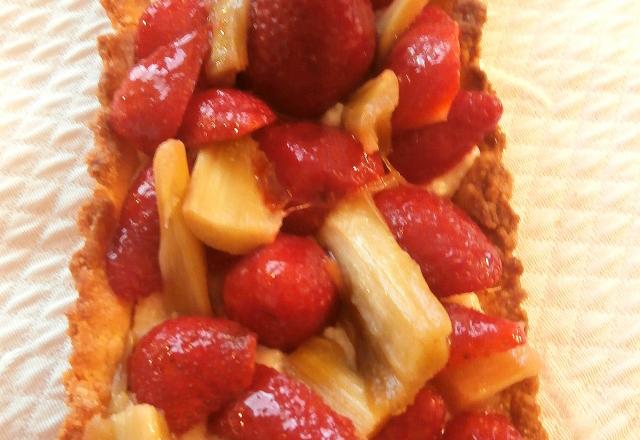 Tarte douceur fraises rhubarbe