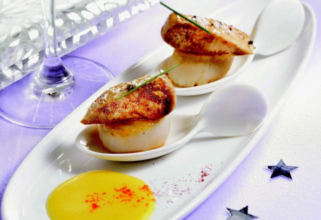 Poêlées de noix de St Jacques au foie gras sur crème de giraumon safranée