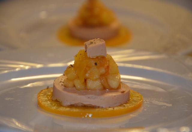 Foie gras et sa compotée de pommes à l'orange