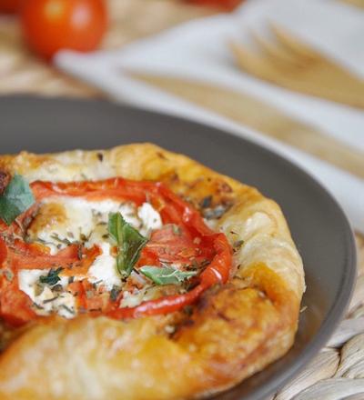 Feuilletés tomate et fromage de chèvre à la provençale