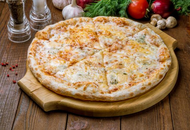 Voici le type de fromage qu’il faut éviter de mettre sur une pizza si l’on veut un résultat parfait